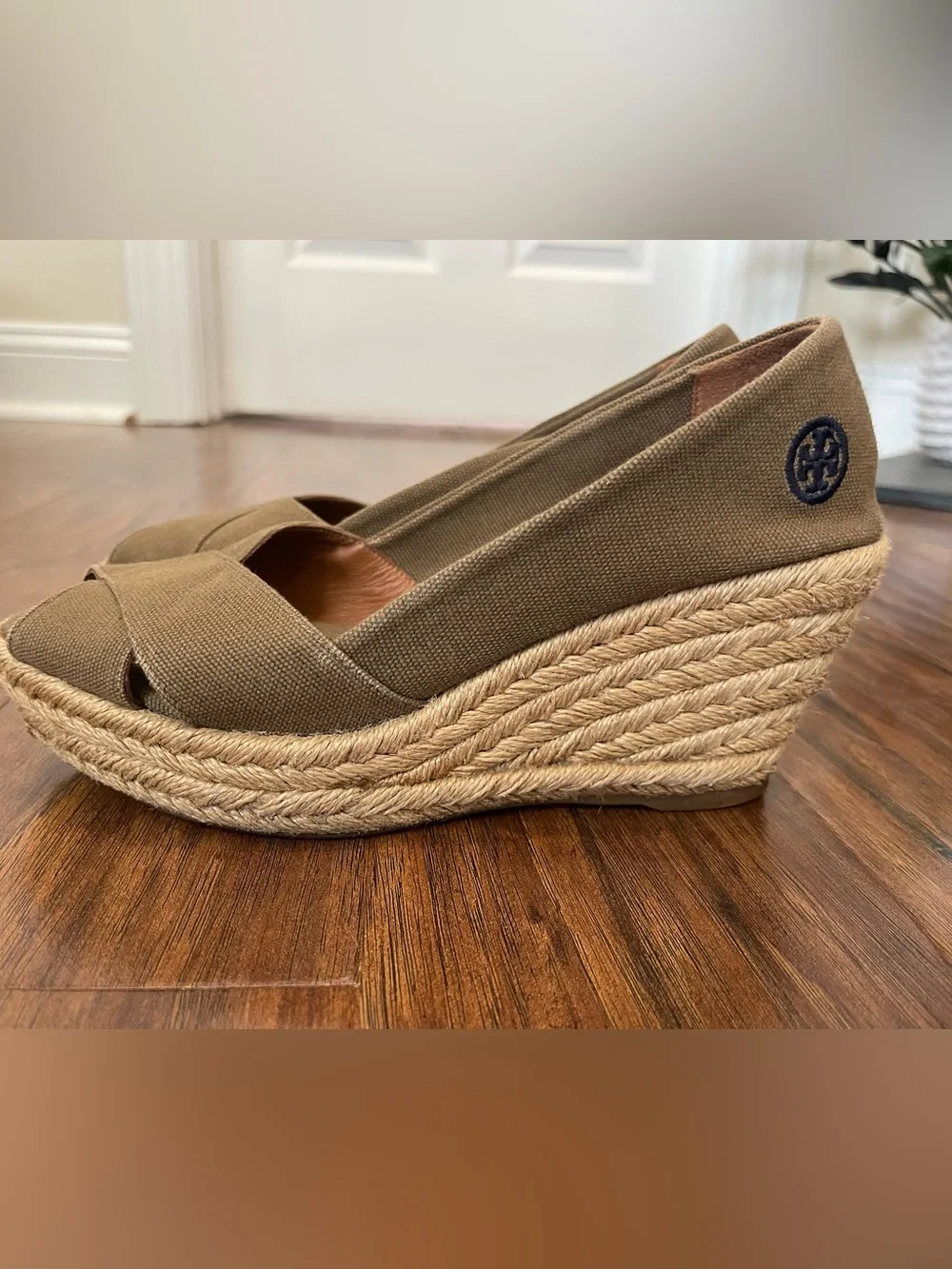Tory Burch Fillipa Wedges Sz 7 Beige Canvas Fair Condition Espadrille Style